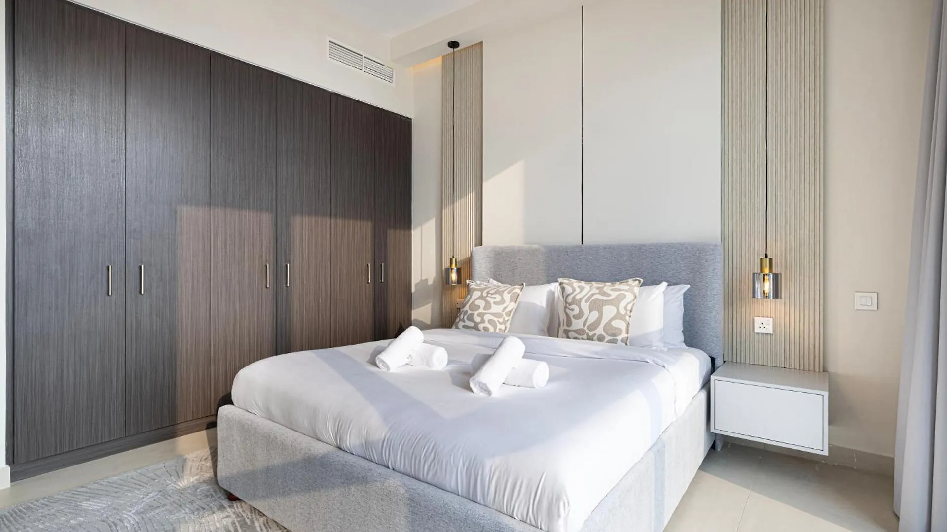 Stunning Burj Views New Luxe 2Br Dubai Mall Access