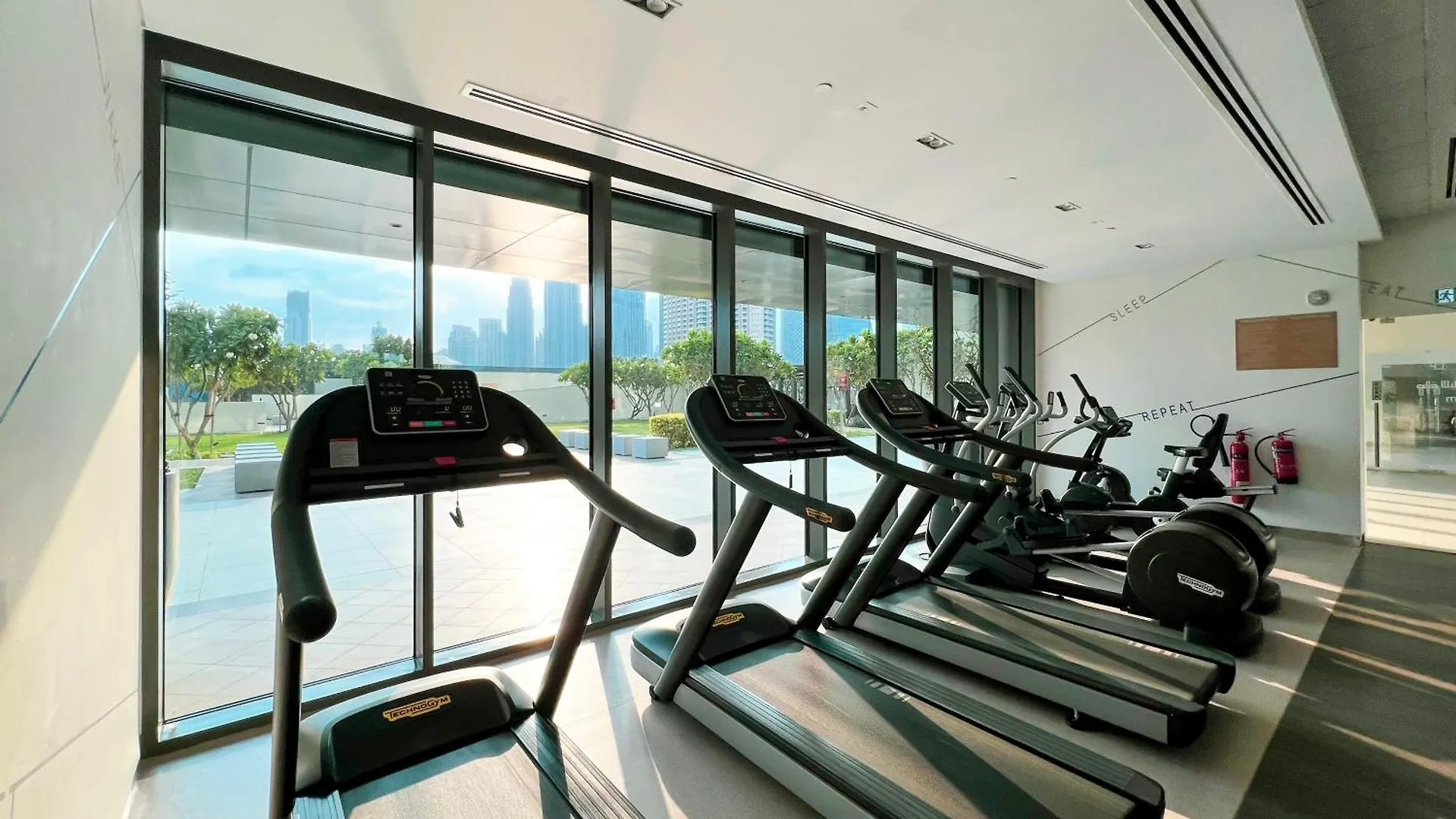 Stunning Burj Views New Luxe 2Br Dubai Mall Access Apartment