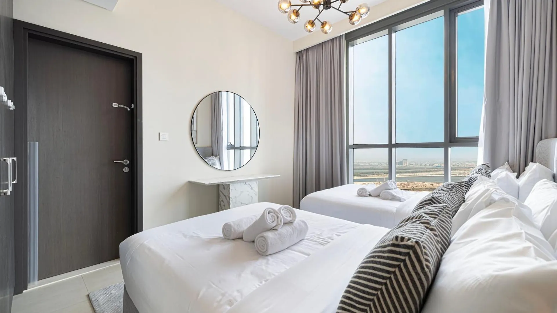 Stunning Burj Views New Luxe 2Br Dubai Mall Access 0*,  United Arab Emirates