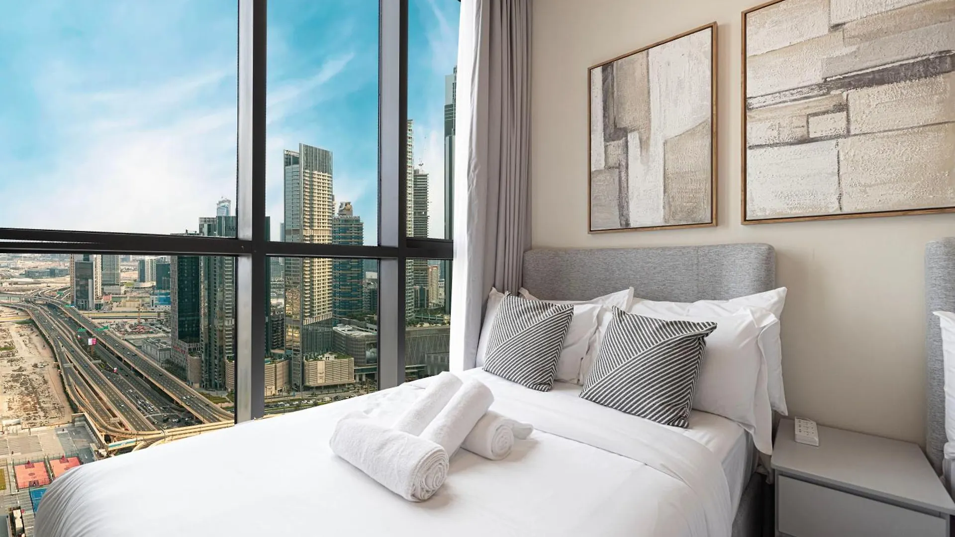 Apartment Stunning Burj Views New Luxe 2Br Dubai Mall Access