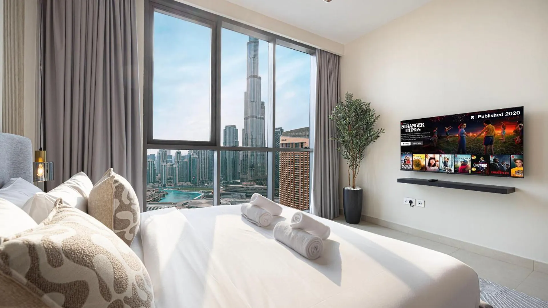 Stunning Burj Views New Luxe 2Br Dubai Mall Access Apartment