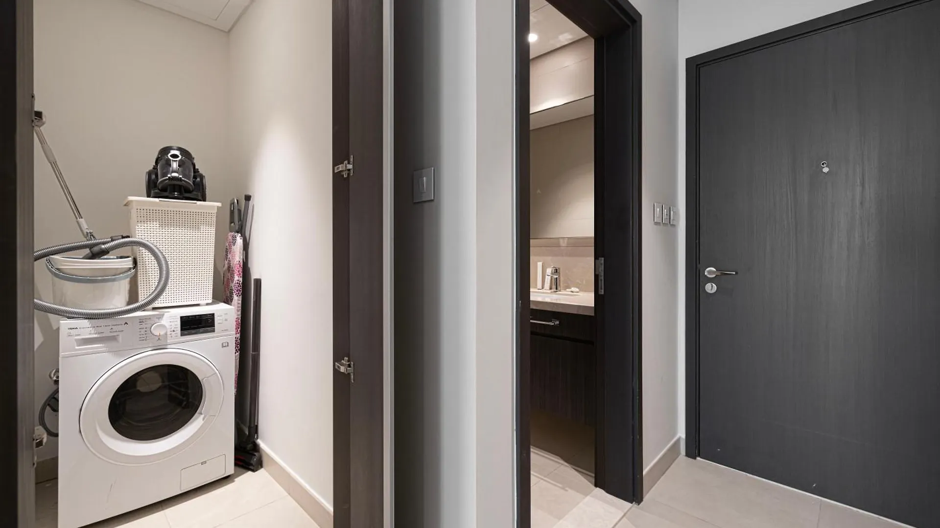 Stunning Burj Views New Luxe 2Br Dubai Mall Access